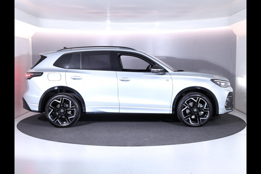 Volkswagen Tiguan 1.5 eHybrid R-Line Edition 204pk | Pano.dak| 20'LM-velgen| El.achterklep| verwarmde voorruit
