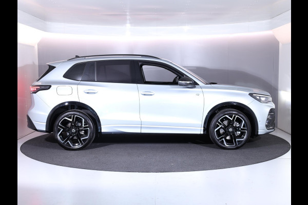 Volkswagen Tiguan 1.5 eHybrid R-Line Edition 204pk | Pano.dak| 20'LM-velgen| El.achterklep| verwarmde voorruit