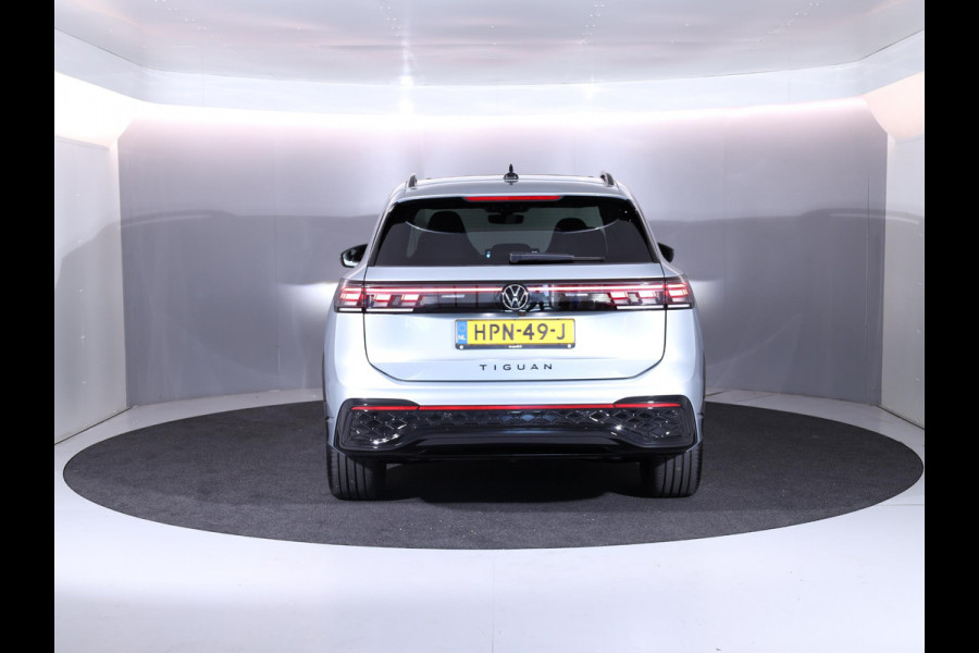 Volkswagen Tiguan 1.5 eHybrid R-Line Edition 204pk | Pano.dak| 20'LM-velgen| El.achterklep| verwarmde voorruit