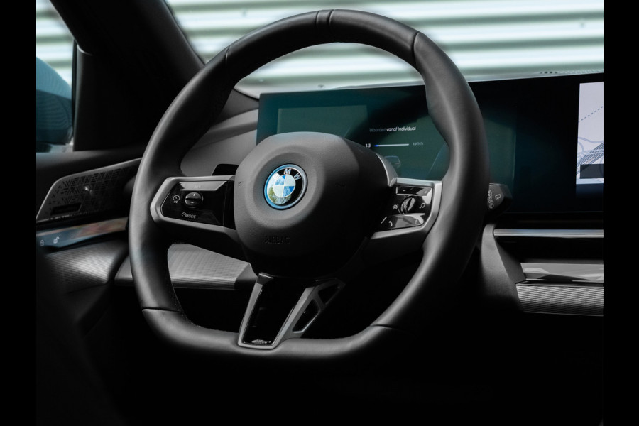 BMW i5 Touring eDrive40 M-Sport - Onderstel Prof - Pano - Trekhaak - Bowers & Wilkins