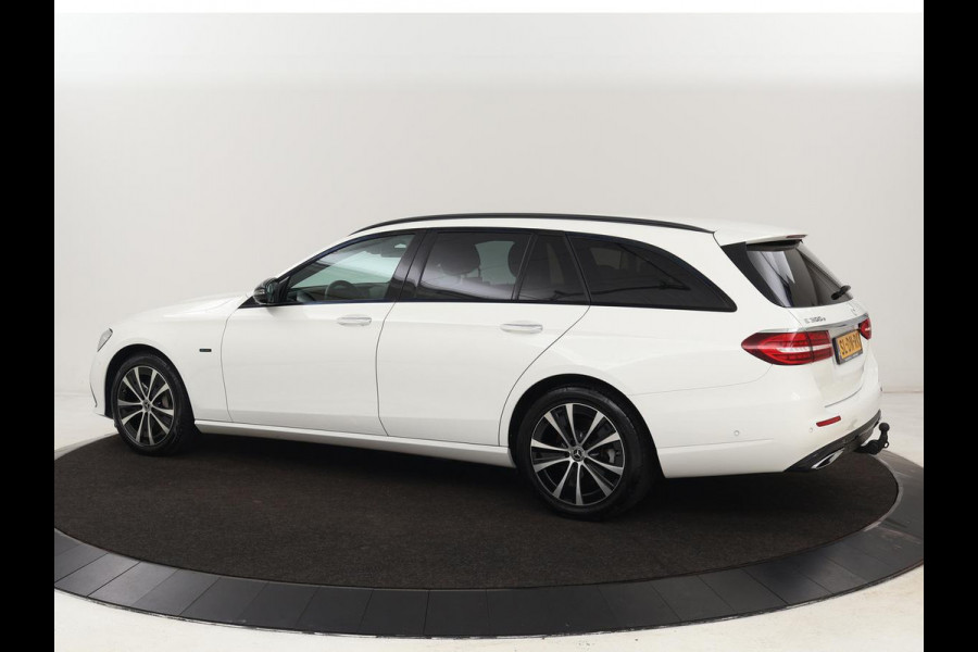 Mercedes-Benz E-Klasse 300e Avantgarde | Adaptive cruise | Stoelverwarming | 360 Camera | Carplay | Trekhaak | Sfeerverlichting | Half leder | Navigatie | Widescreen | Full LED | PHEV | Plug In