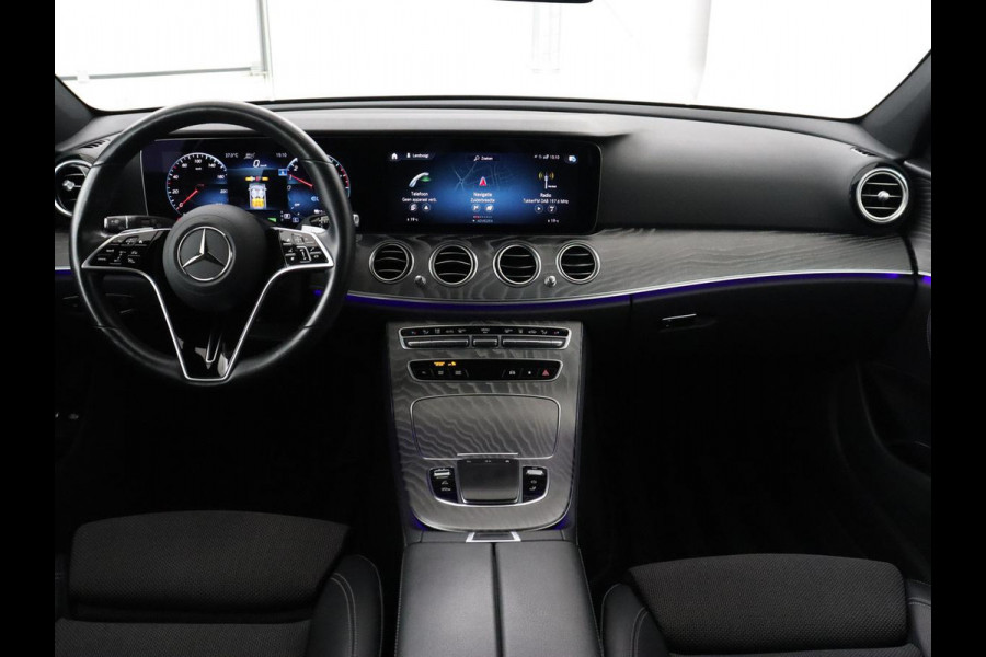 Mercedes-Benz E-Klasse 300e Avantgarde | Adaptive cruise | Stoelverwarming | 360 Camera | Carplay | Trekhaak | Sfeerverlichting | Half leder | Navigatie | Widescreen | Full LED | PHEV | Plug In