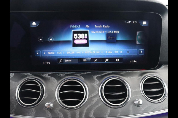 Mercedes-Benz E-Klasse 300e Avantgarde | Adaptive cruise | Stoelverwarming | 360 Camera | Carplay | Trekhaak | Sfeerverlichting | Half leder | Navigatie | Widescreen | Full LED | PHEV | Plug In