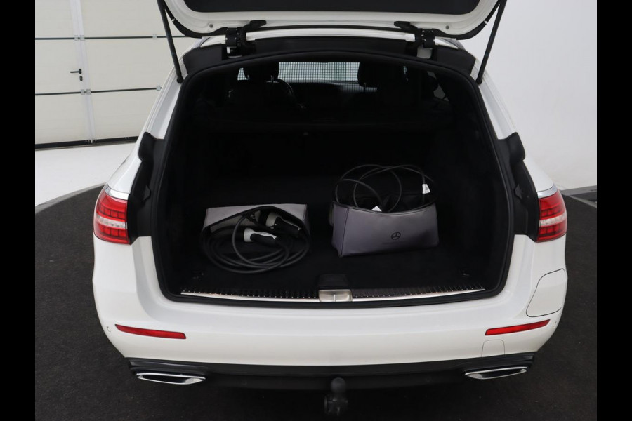 Mercedes-Benz E-Klasse 300e Avantgarde | Adaptive cruise | Stoelverwarming | 360 Camera | Carplay | Trekhaak | Sfeerverlichting | Half leder | Navigatie | Widescreen | Full LED | PHEV | Plug In