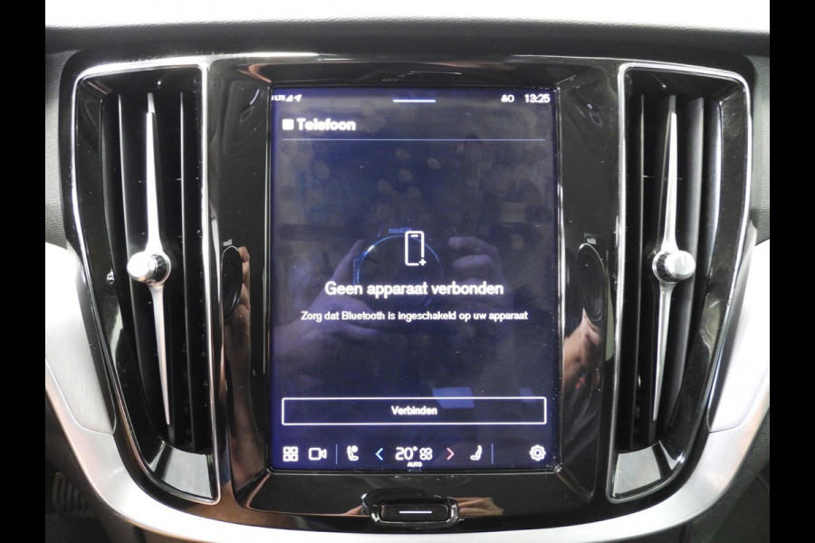 Volvo V60 2.0 T6 Plug-in Hybrid AWD Core Bright NAVI/CAMERA/TREKHAAK/LED/18"LMV!
