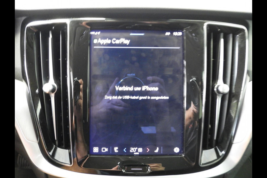 Volvo V60 2.0 T6 Plug-in Hybrid AWD Core Bright NAVI/CAMERA/TREKHAAK/LED/18"LMV!