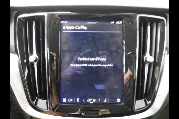 Volvo V60 2.0 T6 Plug-in Hybrid AWD Core Bright NAVI/CAMERA/TREKHAAK/LED/18"LMV!