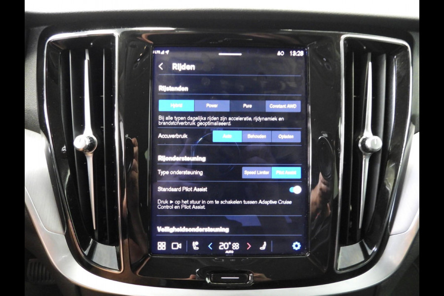 Volvo V60 2.0 T6 Plug-in Hybrid AWD Core Bright NAVI/CAMERA/TREKHAAK/LED/18"LMV!