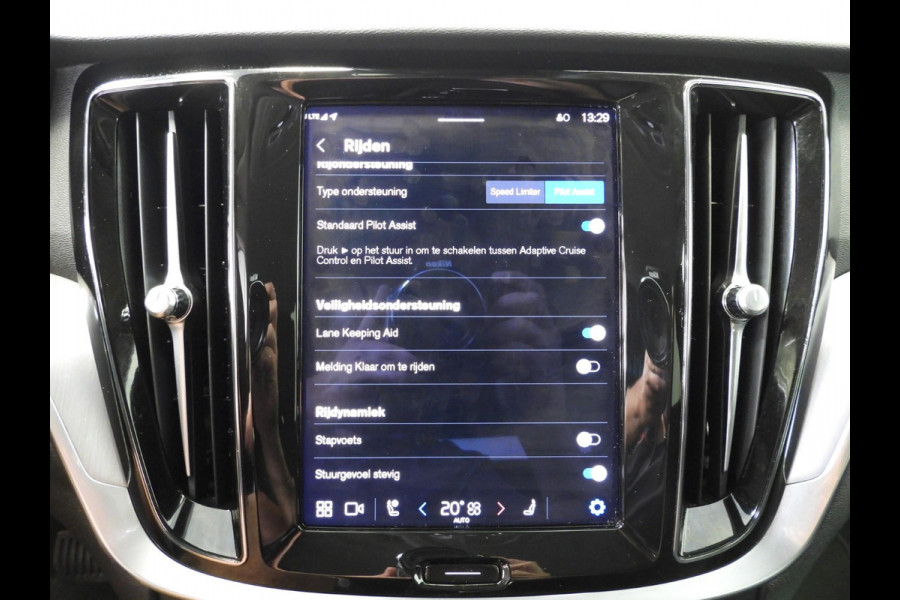 Volvo V60 2.0 T6 Plug-in Hybrid AWD Core Bright NAVI/CAMERA/TREKHAAK/LED/18"LMV!