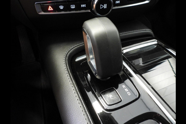 Volvo V60 2.0 T6 Plug-in Hybrid AWD Core Bright NAVI/CAMERA/TREKHAAK/LED/18"LMV!