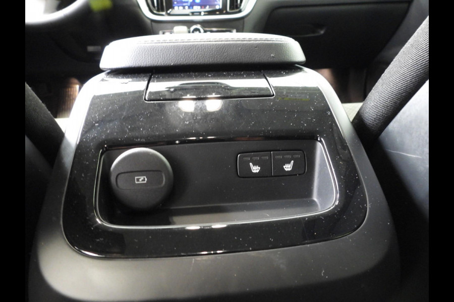 Volvo V60 2.0 T6 Plug-in Hybrid AWD Core Bright NAVI/CAMERA/TREKHAAK/LED/18"LMV!