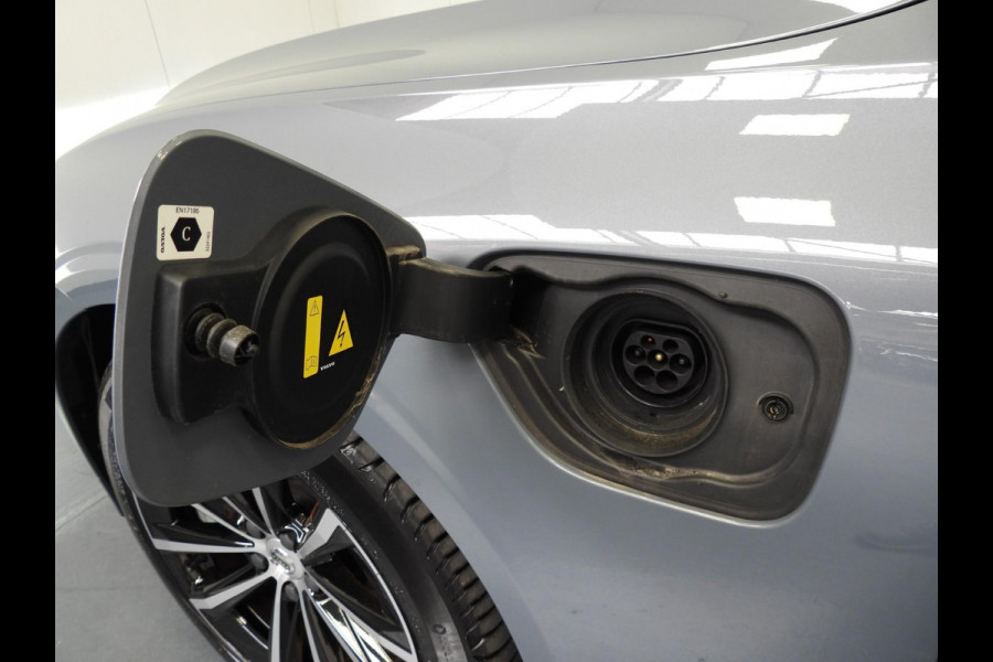 Volvo V60 2.0 T6 Plug-in Hybrid AWD Core Bright NAVI/CAMERA/TREKHAAK/LED/18"LMV!