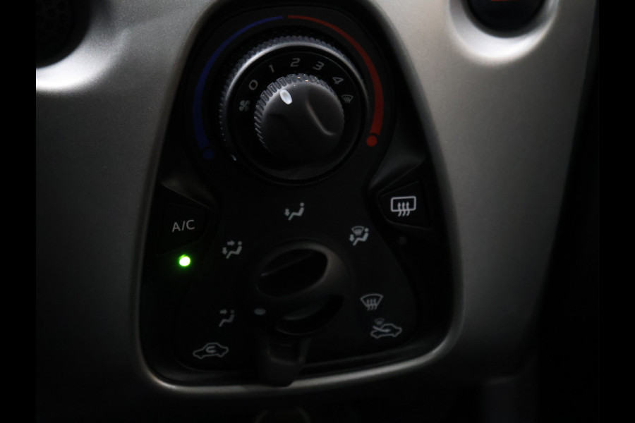 Peugeot 108 1.0 e-VTi Active [BLUETOOTH TELEFOON VERBINDING, AIRCONDITIONING, GETINT GLAS, 5 DEUREN, HANDGESCHAKELD, NIEUWSTAAT]