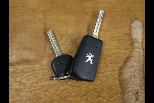 Peugeot 108 1.0 e-VTi Active [BLUETOOTH TELEFOON VERBINDING, AIRCONDITIONING, GETINT GLAS, 5 DEUREN, HANDGESCHAKELD, NIEUWSTAAT]