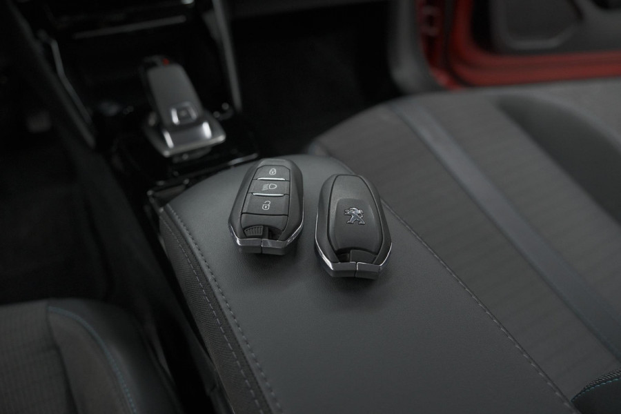 Peugeot 208 PureTech 100 EAT8 Allure Pack | Camera | Navigatie | Apple Carplay | Parkeersensoren