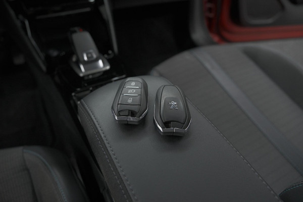 Peugeot 208 PureTech 100 EAT8 Allure Pack | Camera | Navigatie | Apple Carplay | Parkeersensoren