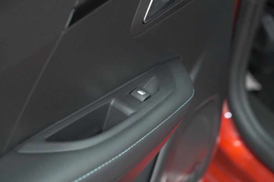 Peugeot 208 PureTech 100 EAT8 Allure Pack | Camera | Navigatie | Apple Carplay | Parkeersensoren