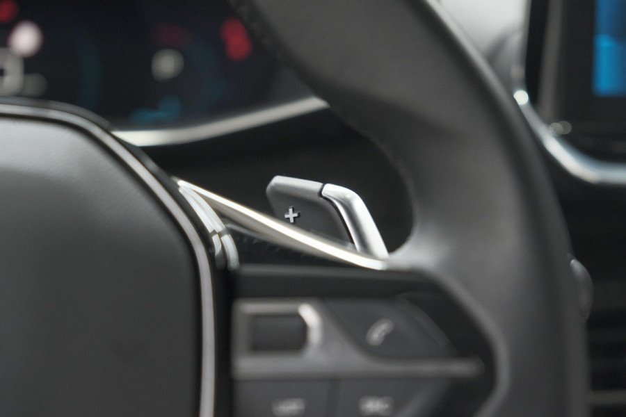 Peugeot 208 PureTech 100 EAT8 Allure Pack | Camera | Navigatie | Apple Carplay | Parkeersensoren