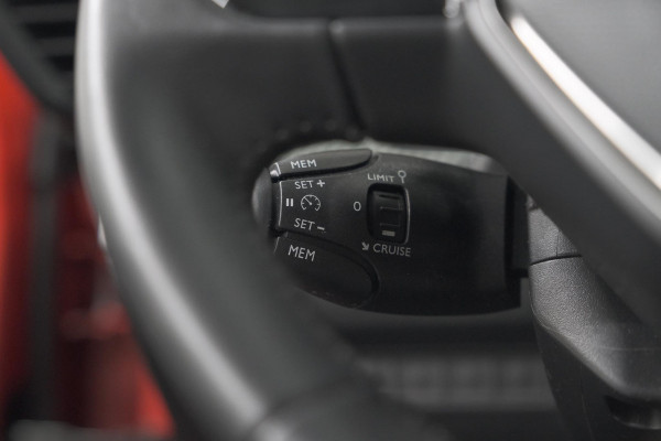 Peugeot 208 PureTech 100 EAT8 Allure Pack | Camera | Navigatie | Apple Carplay | Parkeersensoren