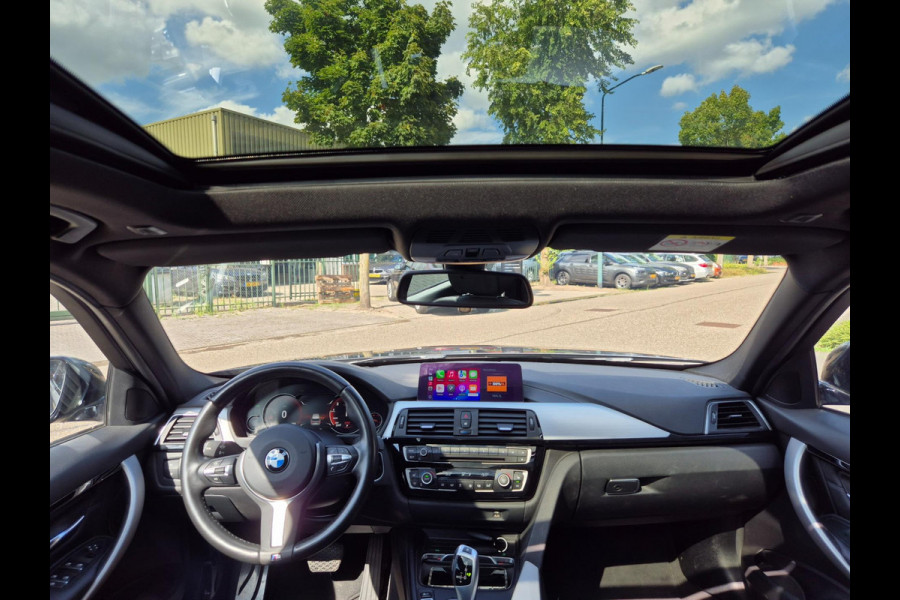 BMW 3 Serie Touring M Sport Dig.Teller Apple CarPlay Panorama LED Leder NAP Navi Pro GR Dealer onderhouden