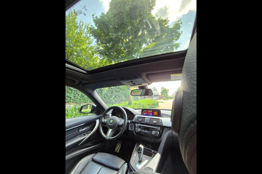 BMW 3 Serie Touring M Sport Dig.Teller Apple CarPlay Panorama LED Leder NAP Navi Pro GR Dealer onderhouden