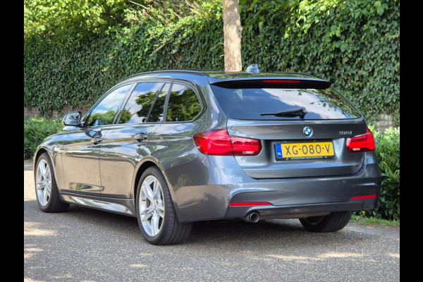 BMW 3 Serie Touring M Sport Dig.Teller Apple CarPlay Panorama LED Leder NAP Navi Pro GR Dealer onderhouden