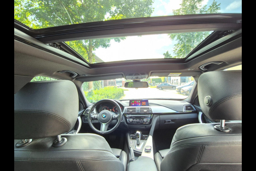 BMW 3 Serie Touring M Sport Dig.Teller Apple CarPlay Panorama LED Leder NAP Navi Pro GR Dealer onderhouden