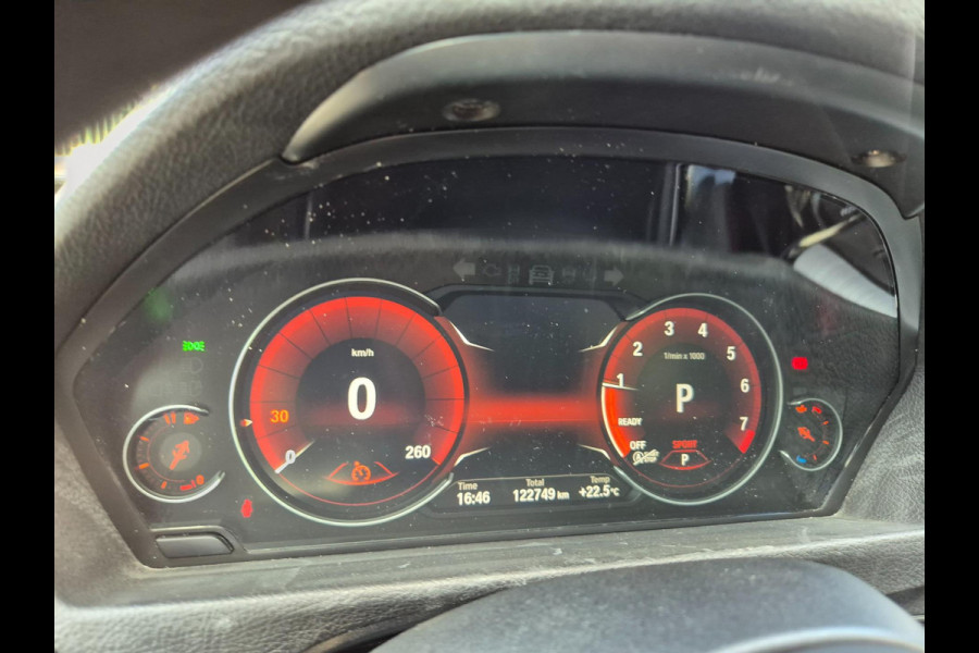 BMW 3 Serie Touring M Sport Dig.Teller Apple CarPlay Panorama LED Leder NAP Navi Pro GR Dealer onderhouden