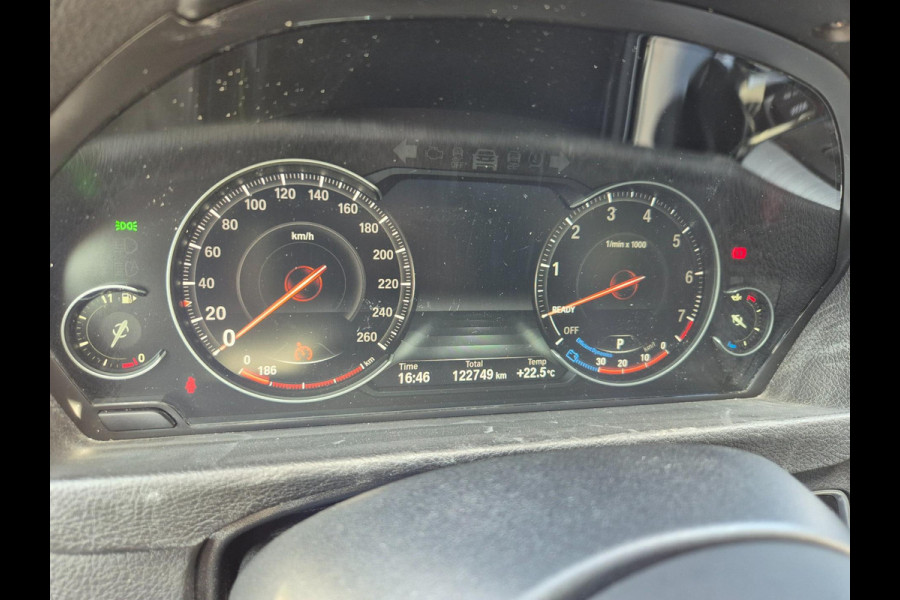 BMW 3 Serie Touring M Sport Dig.Teller Apple CarPlay Panorama LED Leder NAP Navi Pro GR Dealer onderhouden