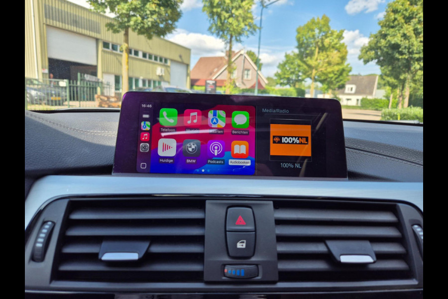 BMW 3 Serie Touring M Sport Dig.Teller Apple CarPlay Panorama LED Leder NAP Navi Pro GR Dealer onderhouden