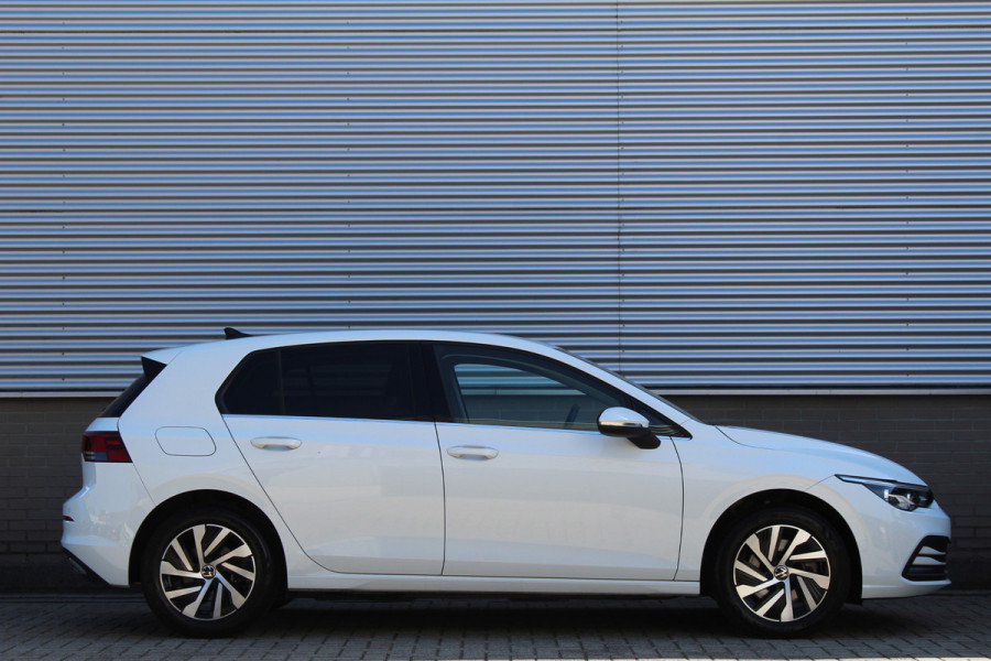 Volkswagen Golf 1.4 eHybrid Style | Elek. Trekhaak | Stoelverwarming | Dealer Ond.