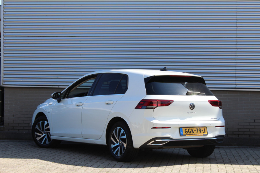 Volkswagen Golf 1.4 eHybrid Style | Elek. Trekhaak | Stoelverwarming | Dealer Ond.