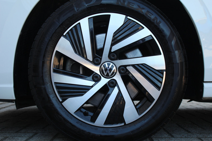 Volkswagen Golf 1.4 eHybrid Style | Elek. Trekhaak | Stoelverwarming | Dealer Ond.