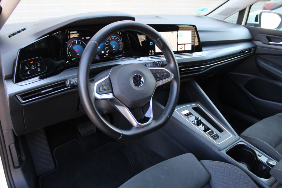Volkswagen Golf 1.4 eHybrid Style | Elek. Trekhaak | Stoelverwarming | Dealer Ond.