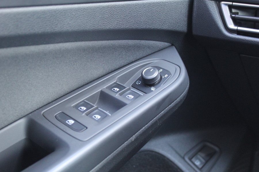 Volkswagen Golf 1.4 eHybrid Style | Elek. Trekhaak | Stoelverwarming | Dealer Ond.
