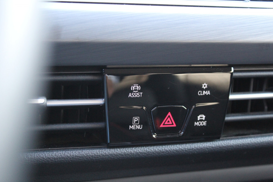 Volkswagen Golf 1.4 eHybrid Style | Elek. Trekhaak | Stoelverwarming | Dealer Ond.