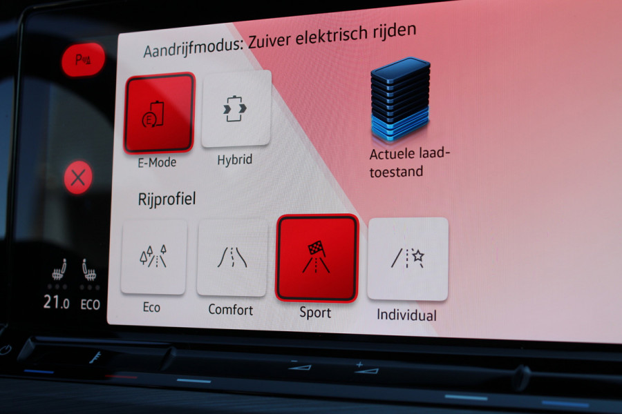 Volkswagen Golf 1.4 eHybrid Style | Elek. Trekhaak | Stoelverwarming | Dealer Ond.
