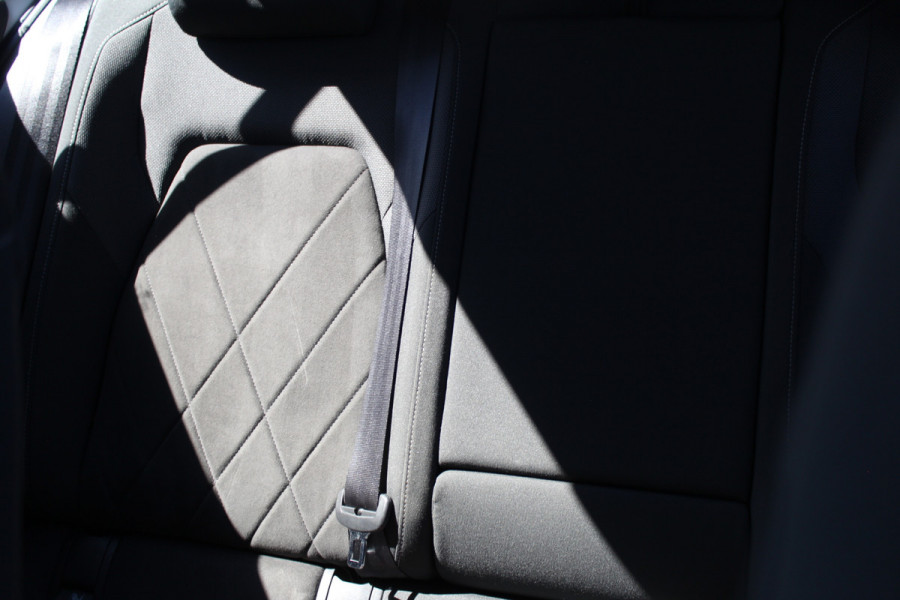 Volkswagen Golf 1.4 eHybrid Style | Elek. Trekhaak | Stoelverwarming | Dealer Ond.