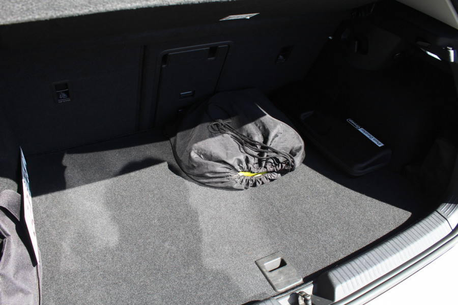 Volkswagen Golf 1.4 eHybrid Style | Elek. Trekhaak | Stoelverwarming | Dealer Ond.