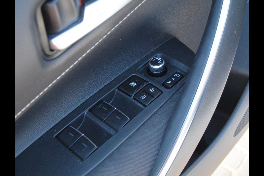 Toyota Corolla 1.8 Hybrid Business Plus | Camera | Apple Carplay | Stoelverwarming | Dealeronderhouden |