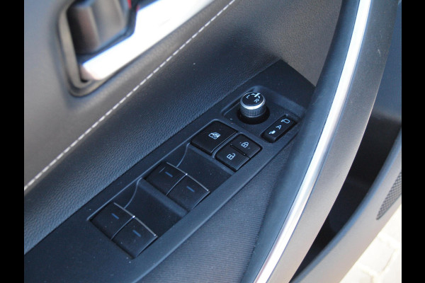 Toyota Corolla 1.8 Hybrid Business Plus | Camera | Apple Carplay | Stoelverwarming | Dealeronderhouden |
