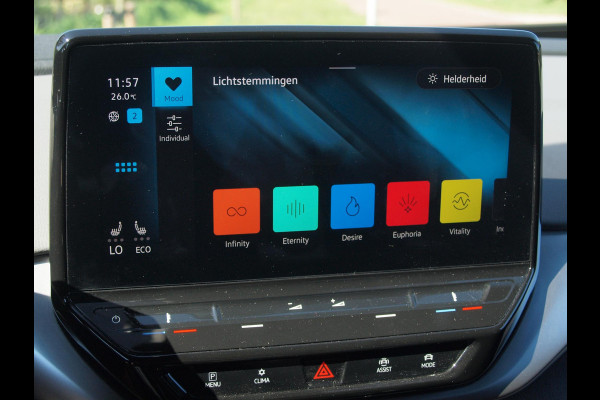 Volkswagen ID.4 Life 77 kWh | Apple Carplay | Cruise Control | Sfeerverlichting | Trekhaak | Parkeersensoren |