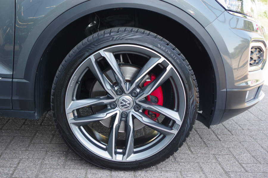 Volkswagen T-Roc 2.0 TSI 4Motion 190 PK Sport Automaat, *NL-AUTO*, Panoramadak, Winterpakket, Carplay, Camera, Beats-Audio
