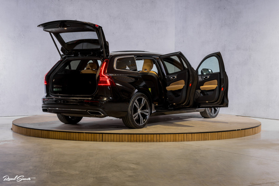 Volvo V60 2.0 T6 Plug-in hybrid AWD Plus Bright | Long Range | Beige nappa leder | Panoroma | Adaptieve cruise | Harman Kardon | Stoel ver