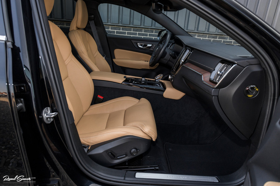 Volvo V60 2.0 T6 Plug-in hybrid AWD Plus Bright | Long Range | Beige nappa leder | Panoroma | Adaptieve cruise | Harman Kardon | Stoel ver