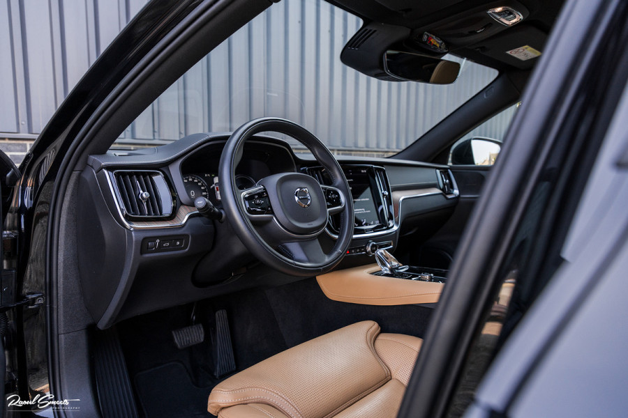 Volvo V60 2.0 T6 Plug-in hybrid AWD Plus Bright | Long Range | Beige nappa leder | Panoroma | Adaptieve cruise | Harman Kardon | Stoel ver