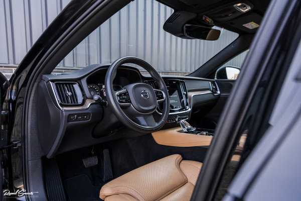 Volvo V60 2.0 T6 Plug-in hybrid AWD Plus Bright | Long Range | Beige nappa leder | Panoroma | Adaptieve cruise | Harman Kardon | Stoel ver