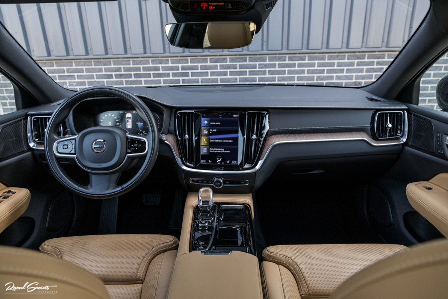 Volvo V60 2.0 T6 Plug-in hybrid AWD Plus Bright | Long Range | Beige nappa leder | Panoroma | Adaptieve cruise | Harman Kardon | Stoel ver