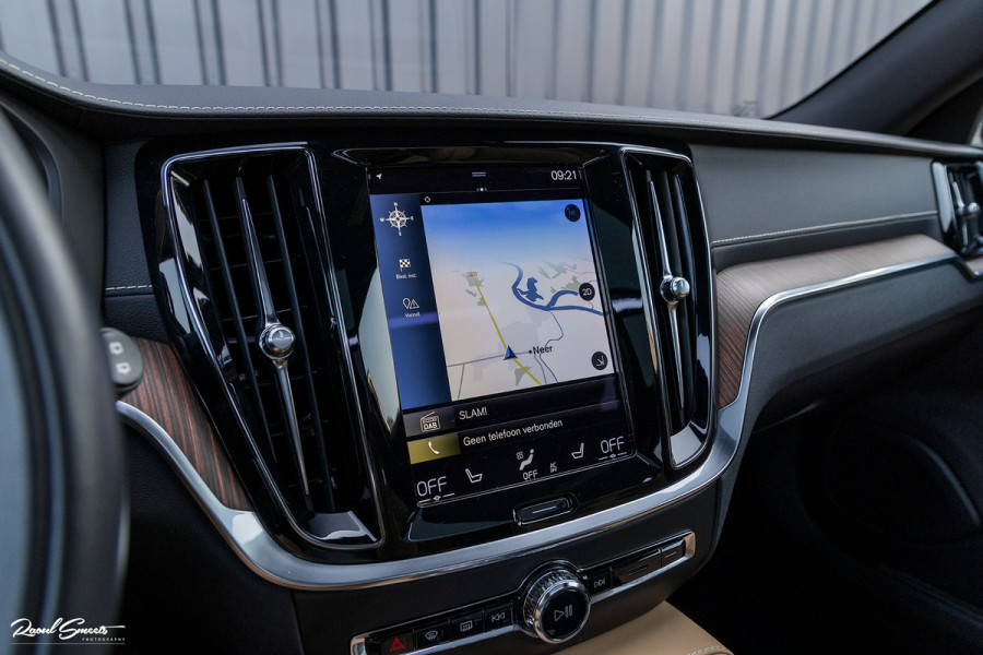 Volvo V60 2.0 T6 Plug-in hybrid AWD Plus Bright | Long Range | Beige nappa leder | Panoroma | Adaptieve cruise | Harman Kardon | Stoel ver