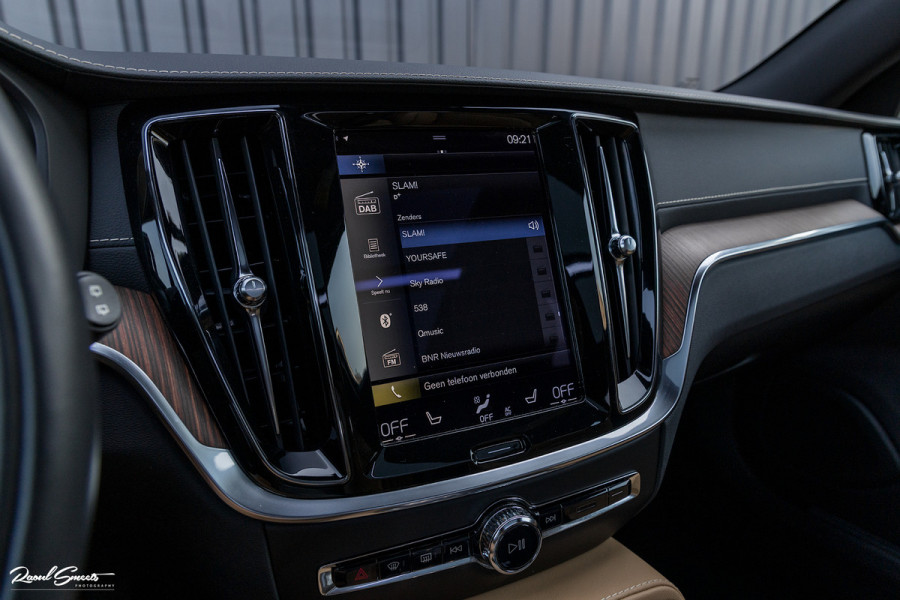 Volvo V60 2.0 T6 Plug-in hybrid AWD Plus Bright | Long Range | Beige nappa leder | Panoroma | Adaptieve cruise | Harman Kardon | Stoel ver